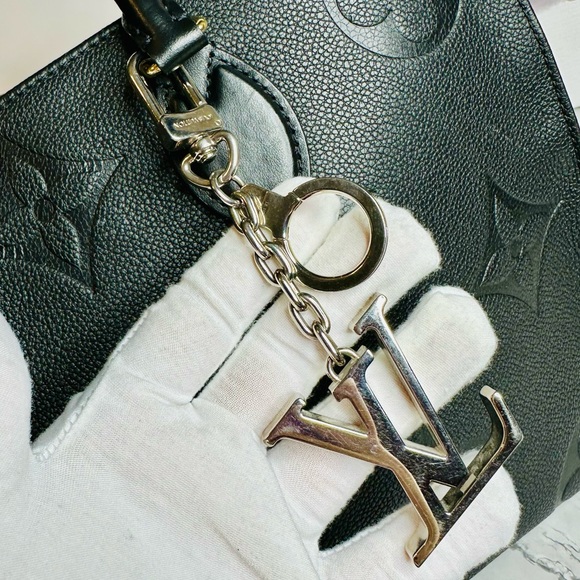 EUC Louis Vuitton Palladium Plated LV Initials Key Holder/Bag Charm - Picture 9 of 17